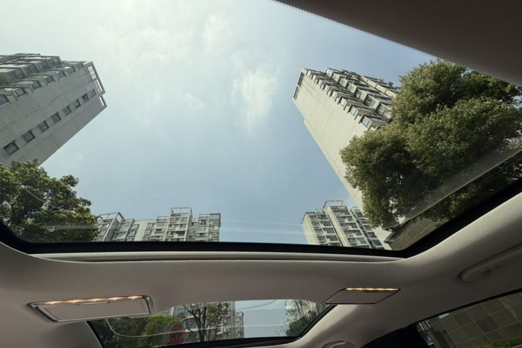 Used Mercedes-Benz E-Class 2018 E 200 L Sport Edition Interior 9