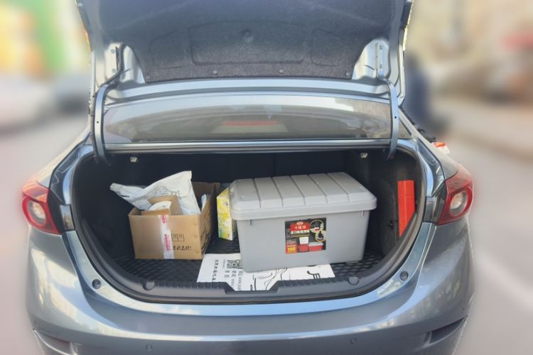 Used Mazda 3 Axela 2014 Sedan 1.5L Automatic Luxury Model Interior 4