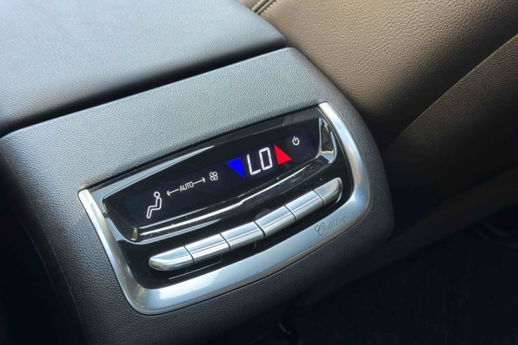 Used Cadillac XT6 2022 2.0T Six-Seater Four-Wheel-Drive Luxury Version