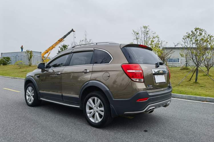 Used Chevrolet Captiva 2015 2.4L 4x4 Flagship Edition 7-Seater Exterior 3