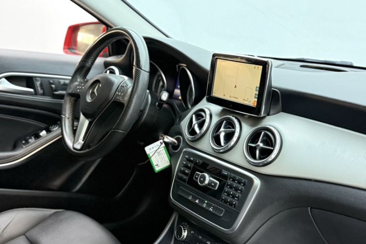 Used Mercedes-Benz GLA 2015 GLA 200 Sport Edition Interior 4