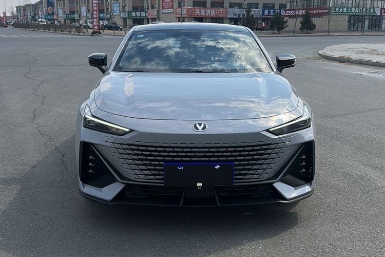 Used CHANGAN UNI-V 2023 1.5T Prestige Model
