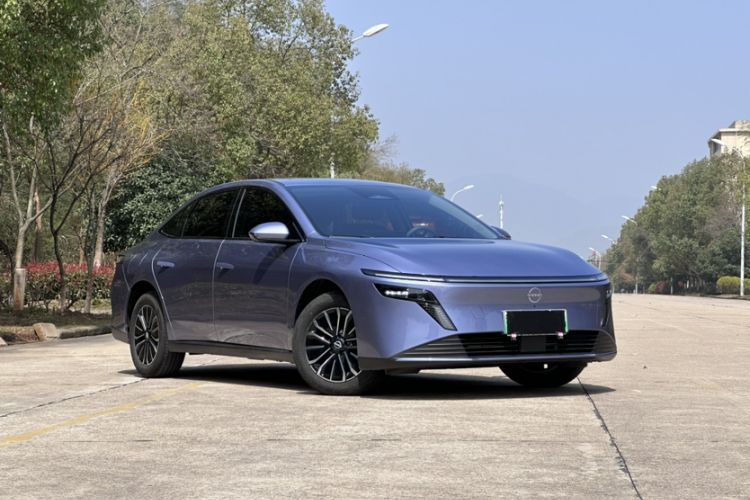 Used Nissan N6 2026 Model 180 Max Exterior 1