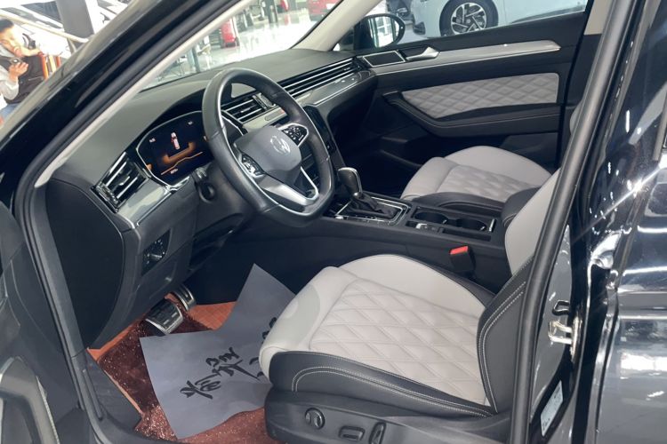 Used Volkswagen Magotan 2023 2 Million Units Limited Edition 330TSI DSG Leading Version Interior 3