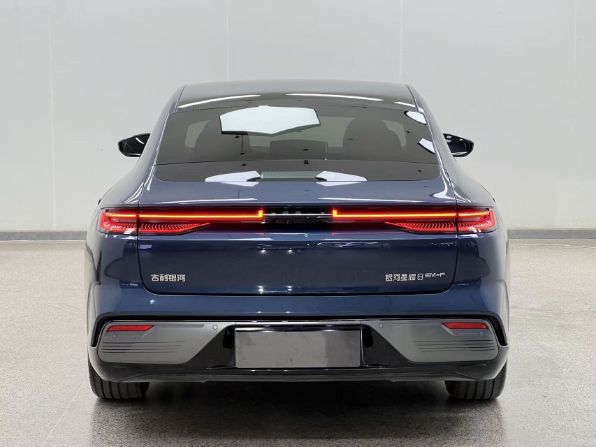 Geely Galaxy 8 2025 130km EM-P Starship Edition — снимка 17