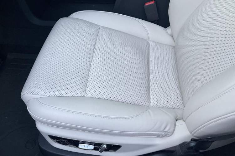 Used Li Auto L8 2023 Pro Model
