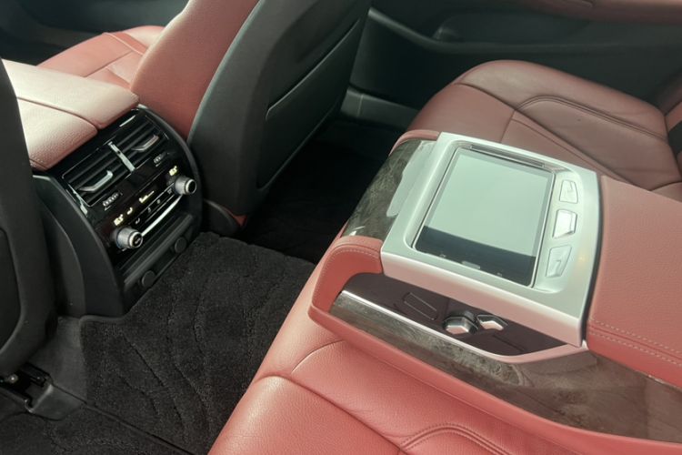 Used BMW 5 Series 2019 530Li Luxury Edition M Sport Package Interior 11