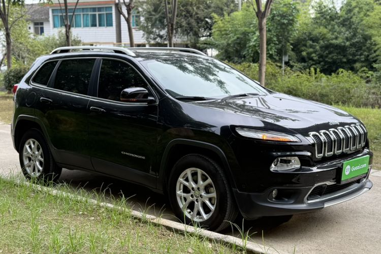 Used Jeep Cherokee 2016 2.4L Professional Smart Version