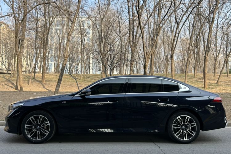 Used BMW 5 Series 2024 530Li Leading Model M Sport Package Exterior 1