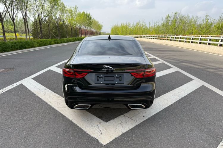 Used Jaguar XFL 2025 Model—2.0T P250, Two-Wheel Drive, Premium Luxury Edition