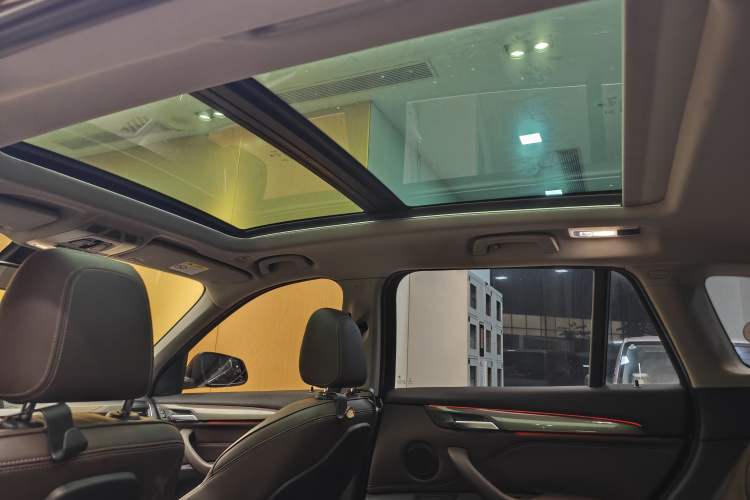 Used BMW X1 2016 sDrive18Li Luxury Model Headliner