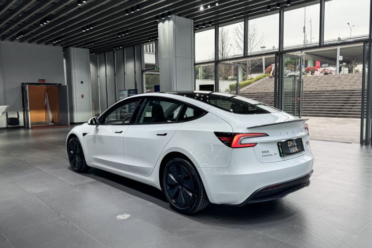 Used Tesla Model 3 2025 Long-Range All-Wheel-Drive Version
