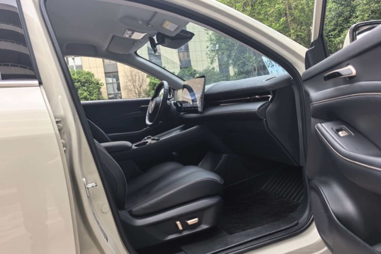 Used Baojun Yunhai 2024 500km Pure Electric Version Interior 2