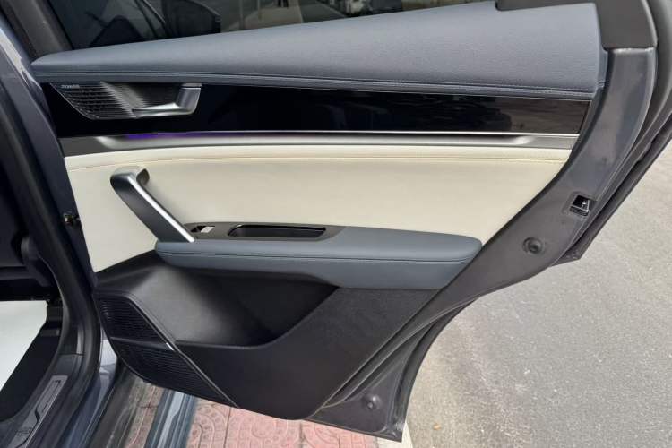 Used BYD Tang New Energy 2022 EV 730KM Luxury Model Interior 9