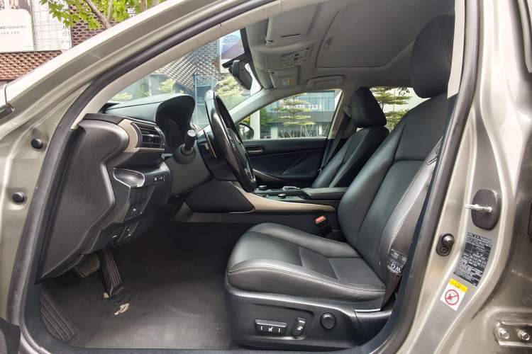 Used Lexus IS 2017 300 FENGSHANG Edition
