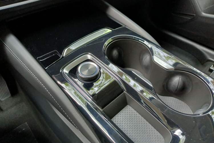 Used Buick Envision 2025 25T Entry-Grade Platinum Edition Interior 5