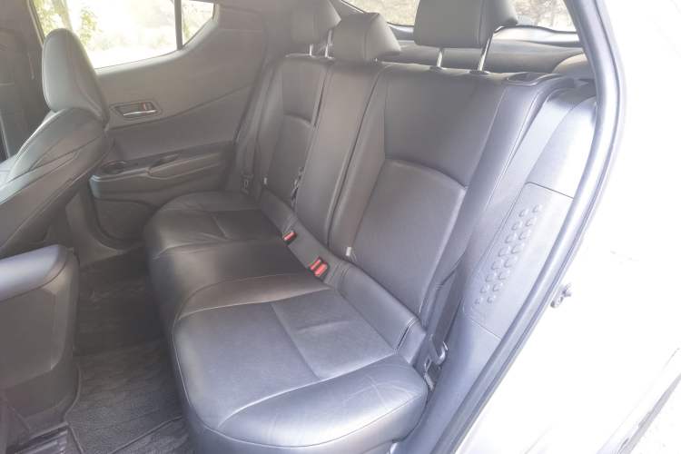 Used Toyota IZOA 2020 2.0L Yichi Version Interior 3