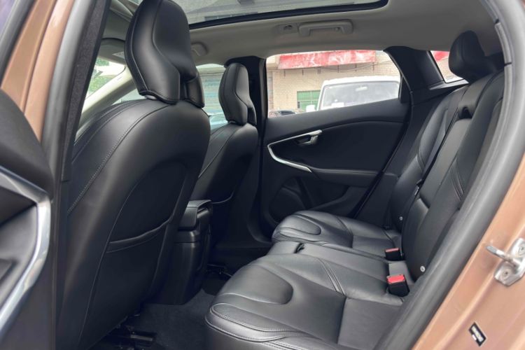 Used Volvo V40 2016 T4 Smart Luxury Edition
