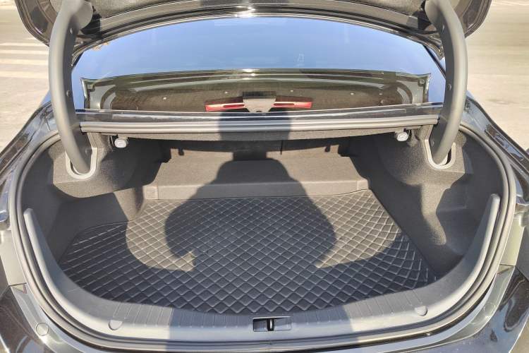 Used Hongqi H5 2022 Classic Model 1.8T Automatic Smart Connect Flagship Edition
