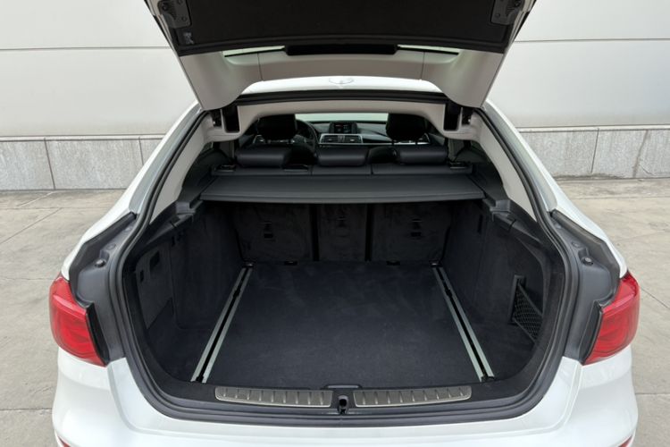 Used BMW 3 Series GT 2018 320i Sport Edition Trunk