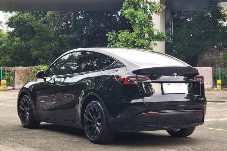 Used Tesla Model Y 2021 Long-Range All-Wheel-Drive Version 3D7 Exterior 5