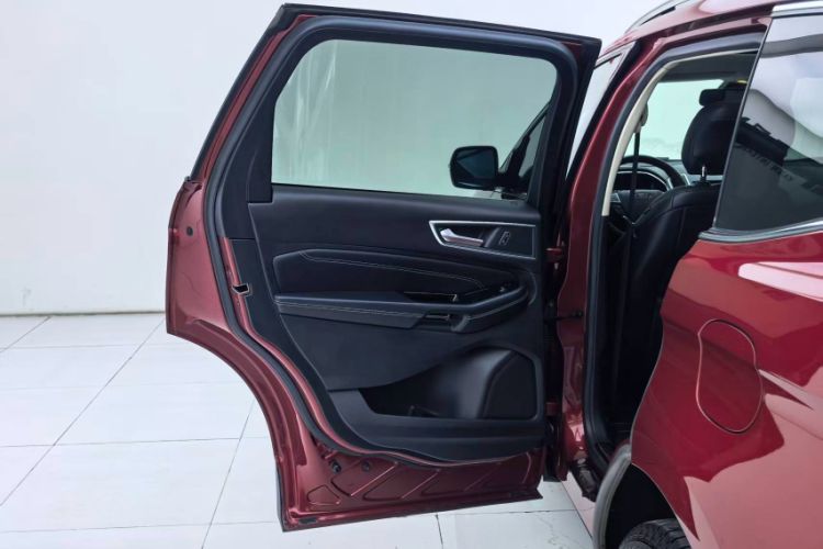Used Ford Edge 2015 2.0T GTDi 4x4 High-Grade Model
