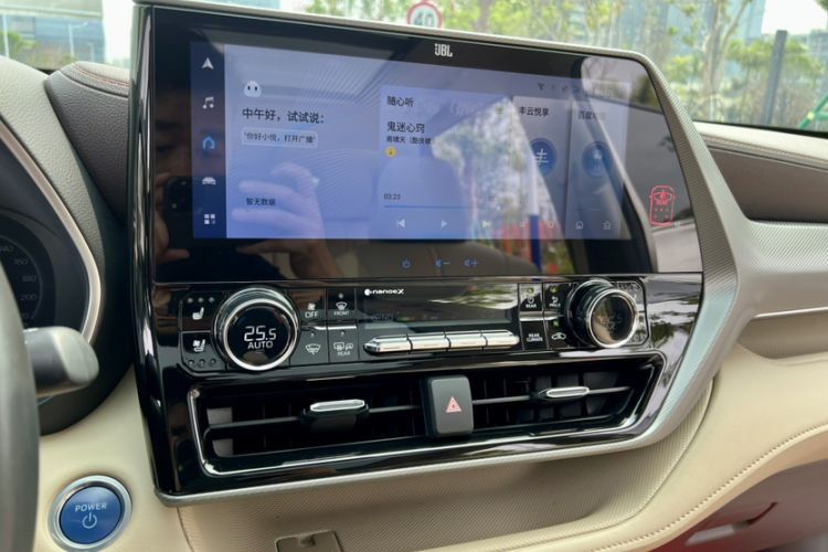 Used Toyota Highlander 2022 Dual-Engine 2.5L Four-Wheel Drive Supreme Edition 7-Seater Interior 3