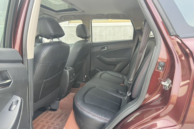 Used Venucia T70 2015 2.0L CVT Smart Edition
