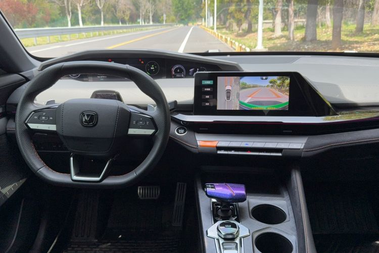 Used CHANGAN UNI-V 2022 2.0T Leading-Speed Edition Center Console