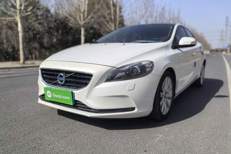 Used Volvo V40 2015 1.6T Zhiyi Edition