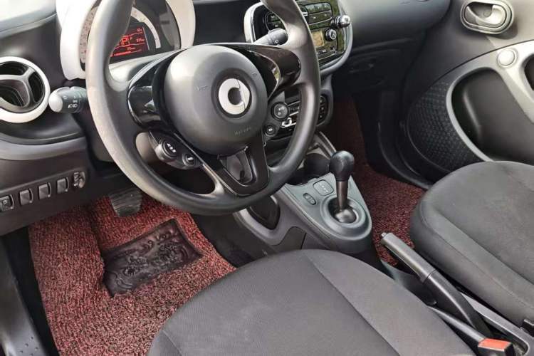 Used smart forfour 2018 1.0L 52 kW Dynamic Edition
