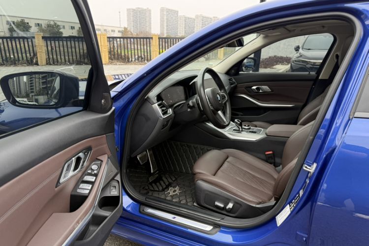 Used BMW 3 Series 2022 Restyled 330Li xDrive M Sport Night Edition Package Interior 6