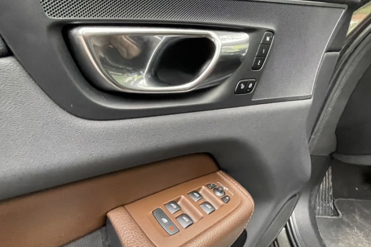 Used Volvo XC60 2019 T5 4x4 Smart Edition China VI Standard Exterior 4