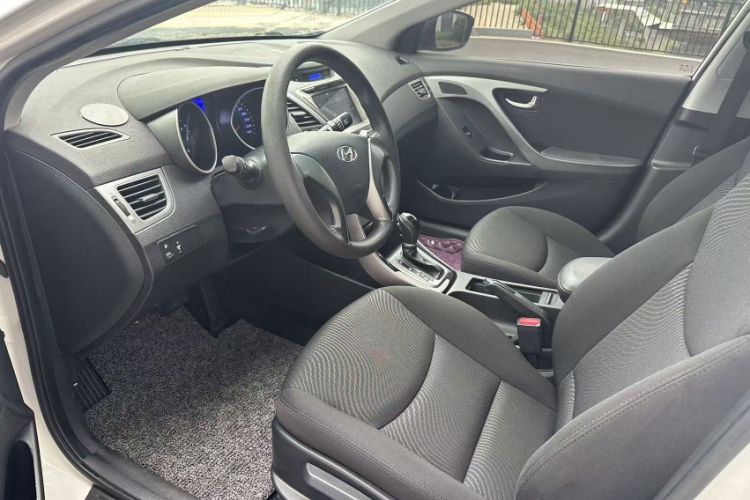 Used Hyundai Elantra (5th Generation / Langdong) 2015 1.6L Automatic Leading Model Interior 2