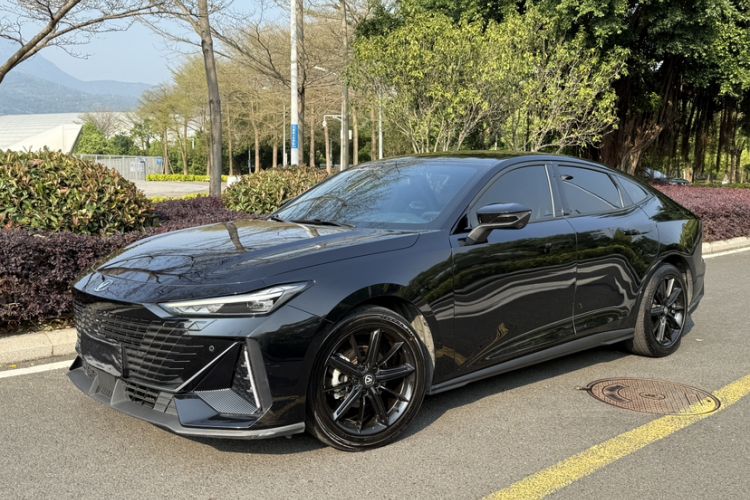 Used CHANGAN UNI-V 2023 1.5T Prestige Model