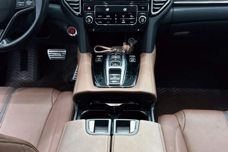 Used Honda UR-V 2020 370TURBO Four-Wheel Drive Prestige Edition Interior 2