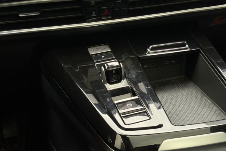 Used Volkswagen Talagon 2021 330TSI Two-Wheel-Drive Luxury Edition – Scenic Version Gear Lever