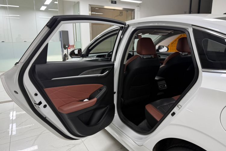 Used CHANGAN Eado 2022 PLUS Blue Whale NE 1.4T GDI DCT Prestige Edition
