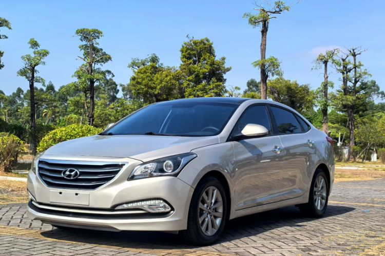 Used Hyundai Mistra 2014 1.8L Automatic Smart GLS Front Left 45 Deg