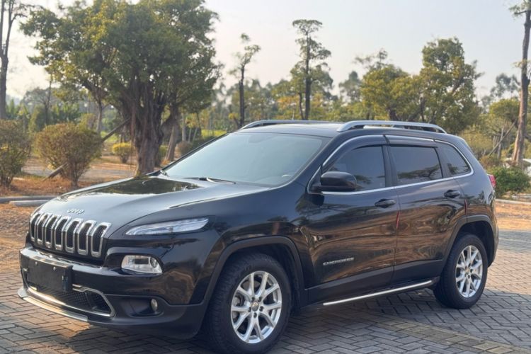 Used Jeep Cherokee 2017 2.0L Superior Edition