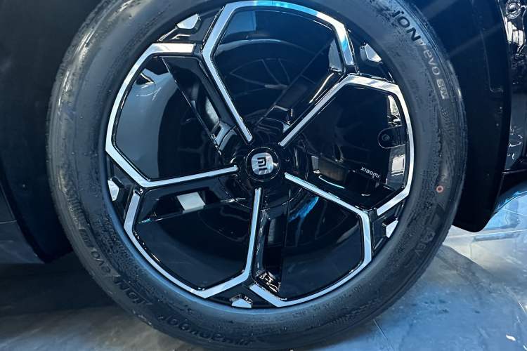 Used Xiaomi Auto YU7 2025 Ultra-Long Range Rear-Wheel Drive Version
