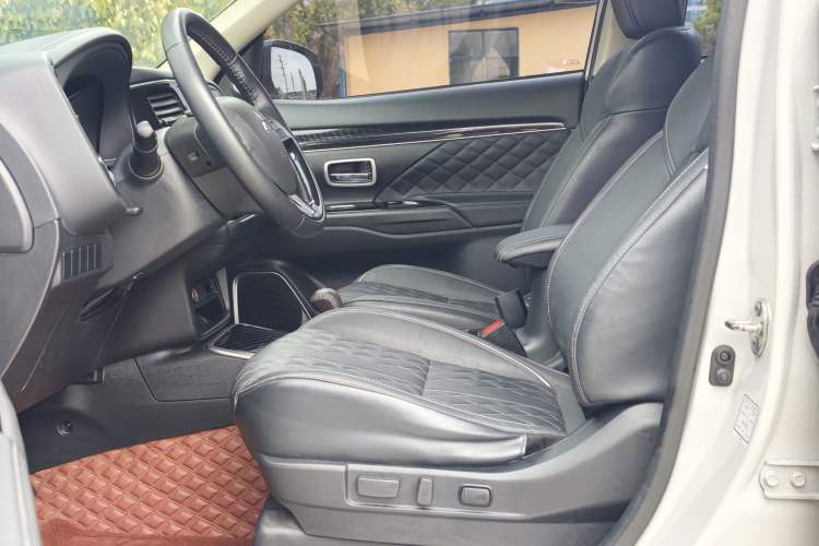 Used Mitsubishi Outlander 2021 2.0L Two-Wheel Drive Comfort Edition 7 Seats
