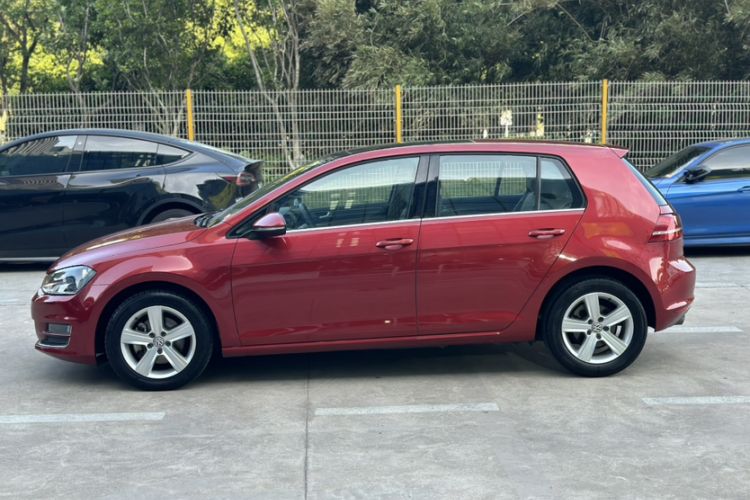 Used Volkswagen Golf 2016 230TSI Automatic Comfort Version
