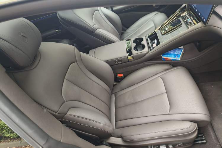 Used Denza Z9 2024 1100 km Four-Wheel Drive Max Version