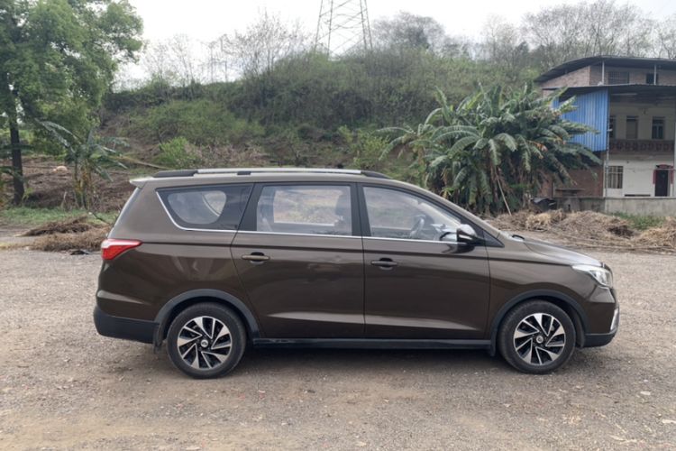 Used CHANGAN OSHAN A800 2017 1.5T Manual Luxury Model Exterior 6