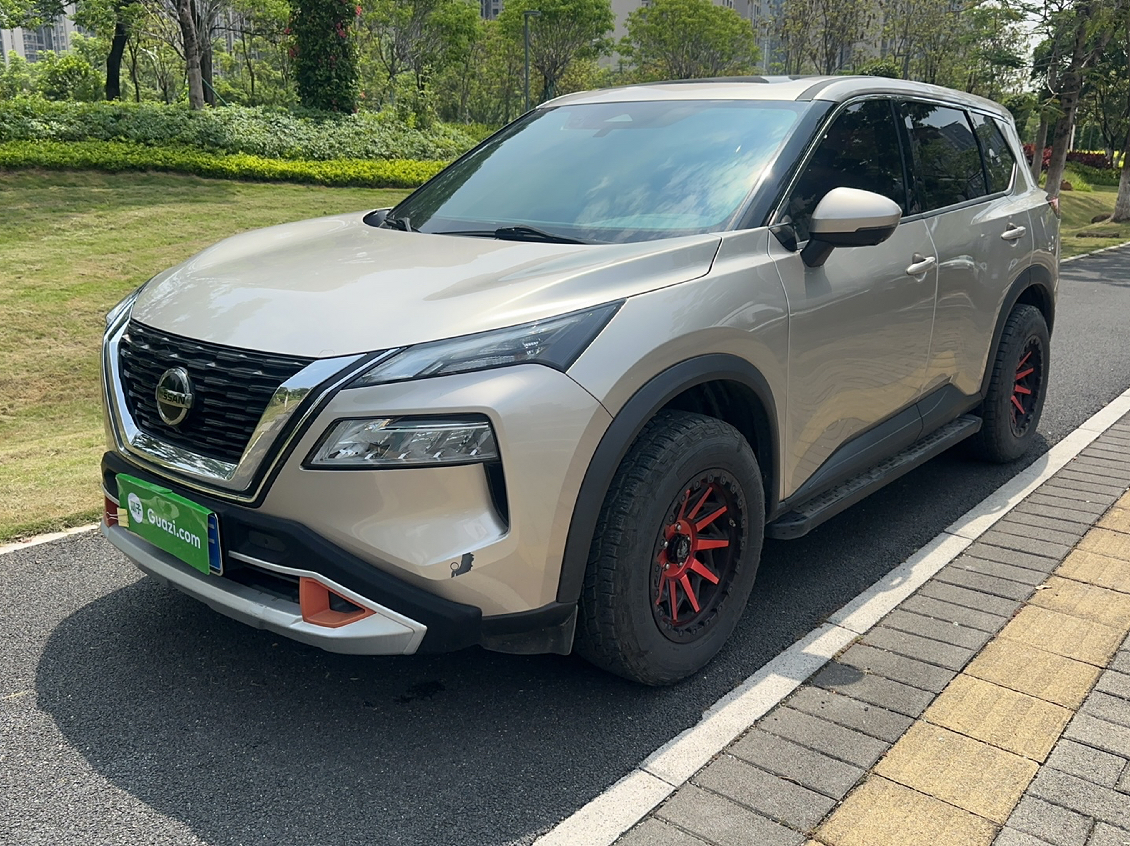 Под передней частью автомобиля