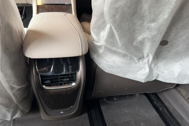 Used IM LS7 2024 90 kWh Max Elite Rear-Drive Version Interior 4