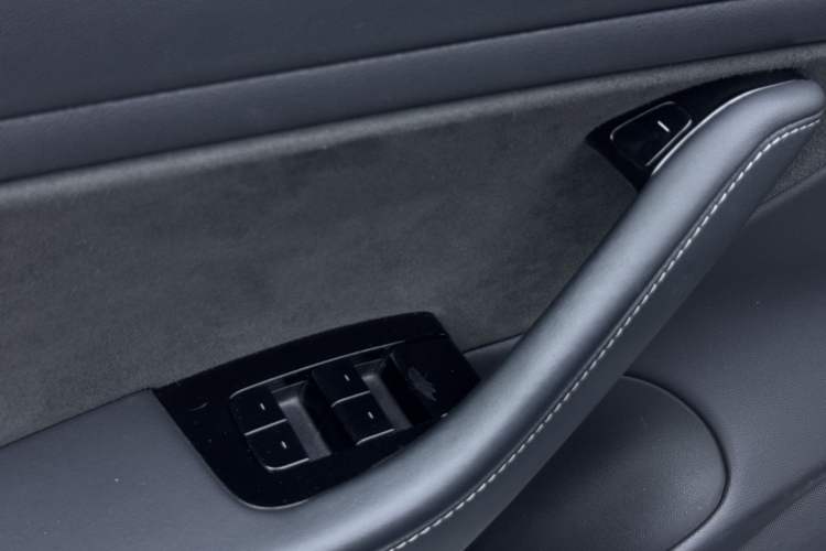 Used Tesla Model 3 2019 Long-Range All-Wheel-Drive Version
