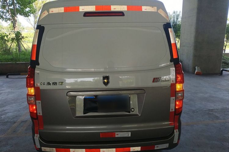 Used Jinbei New Hiace X30L 2022 1.5L Super Enjoyment Edition Air-Conditioning-Free Van China VI Standard SWC15M