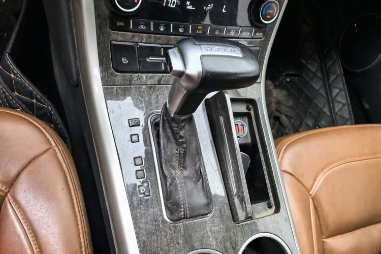 Used Haval H8 2015 2.0T Two-Wheel-Drive Elite Version
